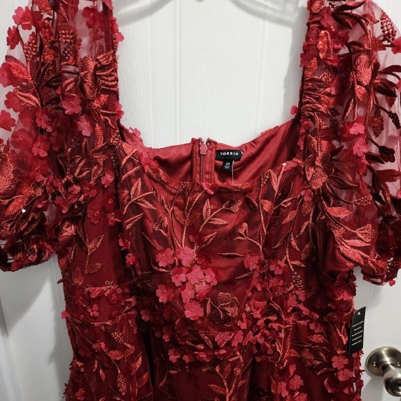 NEW Torrid Women's Textured Floral Mesh Puff Short Sleeve Dress Red Plus Size 20 - Picture 2 of 12